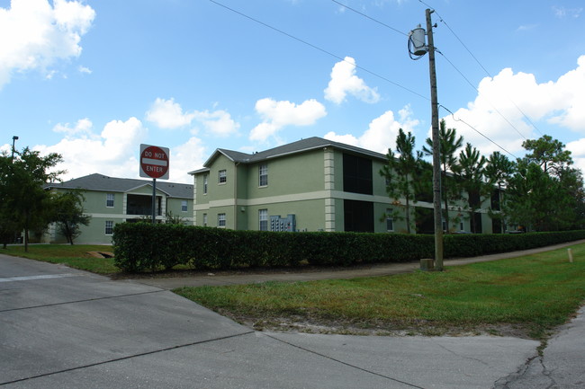 530 Belltower Ave in Deltona, FL - Foto de edificio - Building Photo