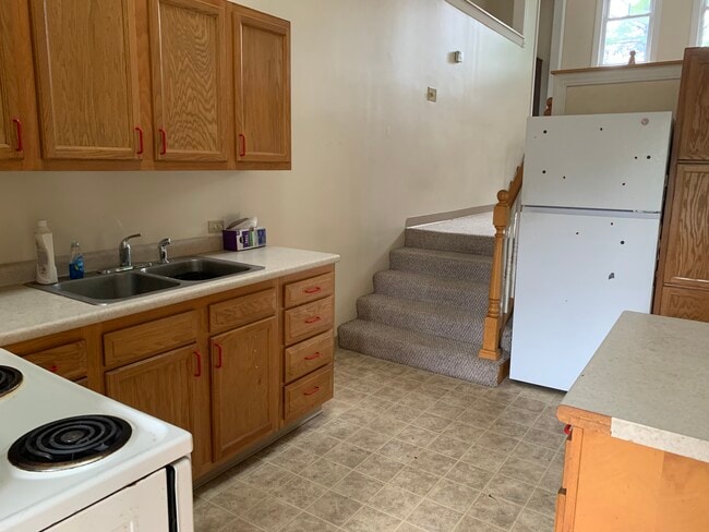 1169 Broadway, Unit 1169 Broadway in South Portland, ME - Building Photo - Building Photo