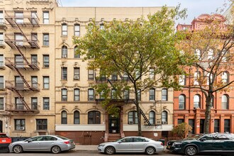 2 br down the block from the busy Bedford ave in Brooklyn, NY - Building Photo - Primary Photo