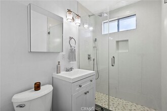 7820 Lindley Ave in Reseda, CA - Building Photo - Building Photo