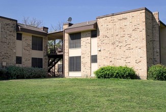 Basswood Manor in Lewisville, TX - Building Photo - Building Photo