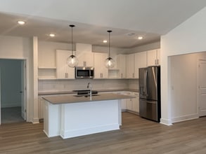 106 Kingswood Cir in Bloomingdale, GA - Building Photo - Building Photo