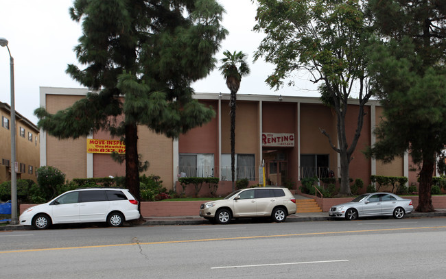 Northridge Pointe in Northridge, CA - Foto de edificio - Building Photo