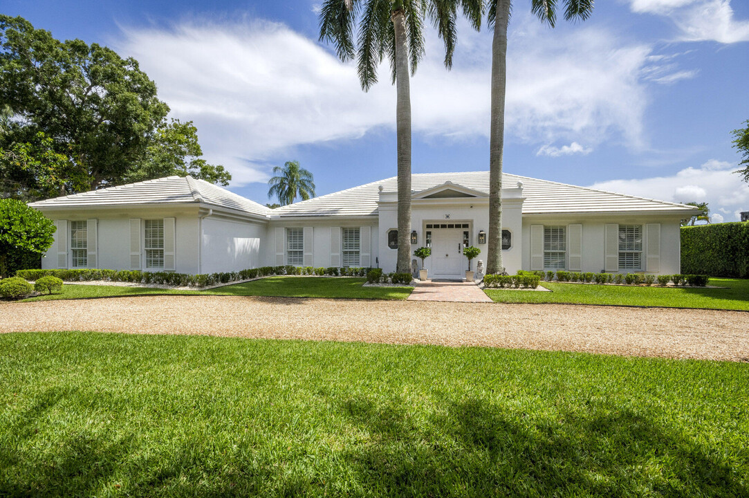 10182 SE Acorn Way in Tequesta, FL - Building Photo