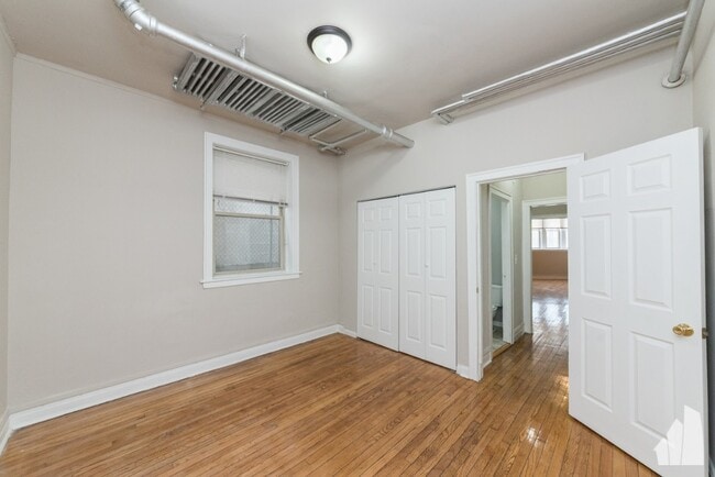 4233 W Addison St, Unit 2 in Chicago, IL - Building Photo - Building Photo