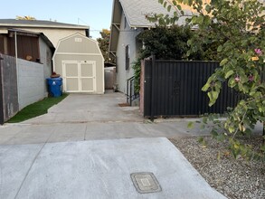 5608 Naomi Ave in Los Angeles, CA - Foto de edificio - Building Photo