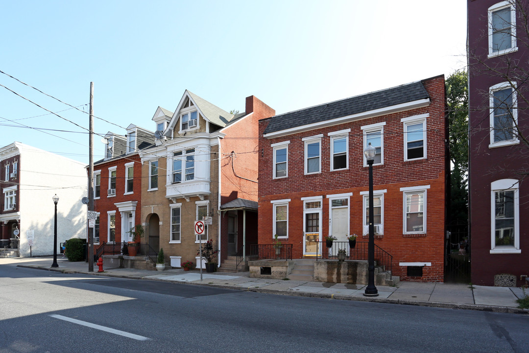 421-427 N Queen St in Lancaster, PA - Building Photo