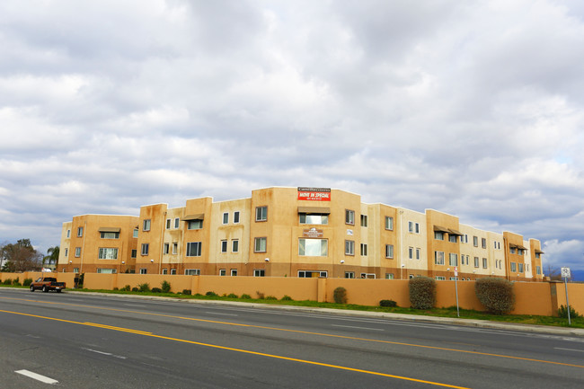 Camellia Gardens in Bakersfield, CA - Foto de edificio - Building Photo