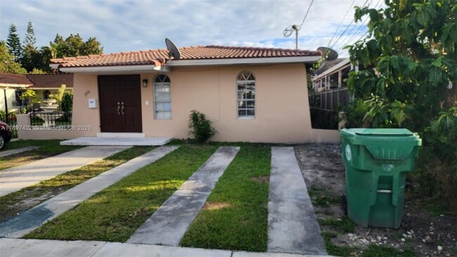 3506 SW 23rd Terrace in Miami, FL - Building Photo - Building Photo
