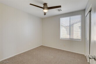 5994 Secret Island Dr in Las Vegas, NV - Foto de edificio - Building Photo