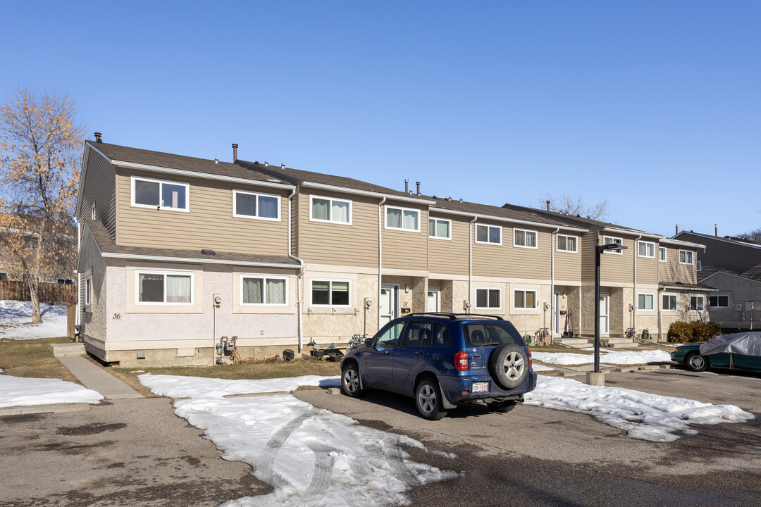 5520 1 Av SE in Calgary, AB - Building Photo