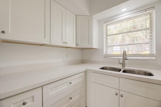 1017 NW 30th Ct in Wilton Manors, FL - Foto de edificio - Building Photo