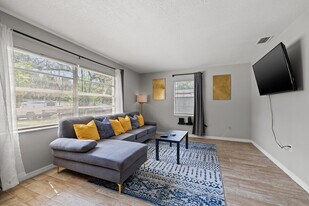 5805 N 43rd St in Tampa, FL - Building Photo