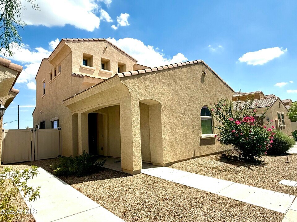 1367 S Country Club Dr in Mesa, AZ - Building Photo