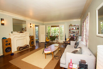 5968 San Vicente Blvd, Unit 1 in Los Angeles, CA - Building Photo - Building Photo