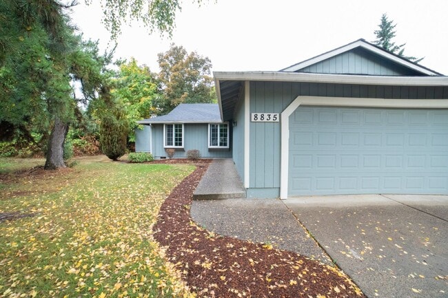 8835 SE Tiffany Ct in Clackamas, OR - Building Photo - Building Photo