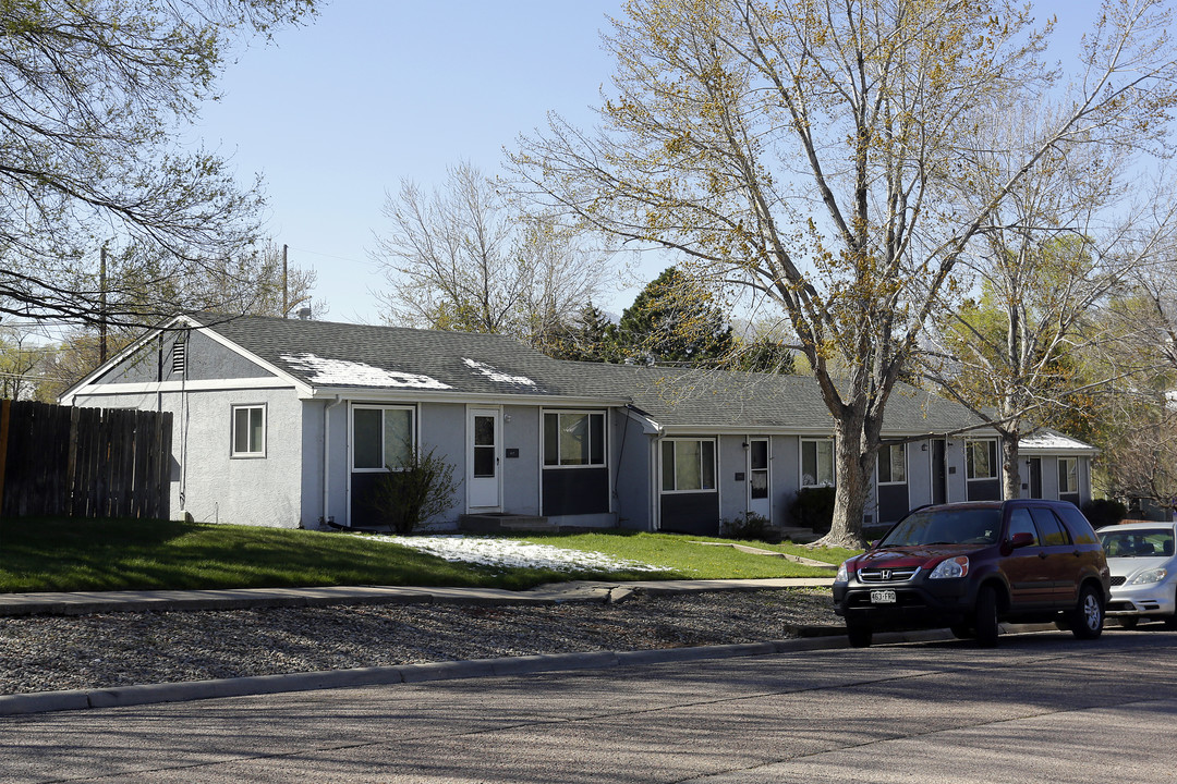 401 Glen View Ct in Colorado Springs, CO - Building Photo