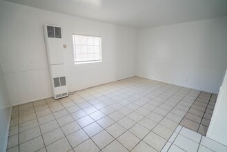 24012 Arch St in Santa Clarita, CA - Building Photo - Building Photo