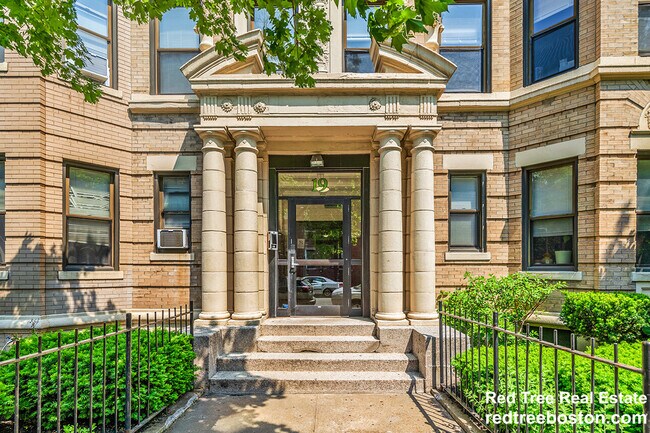30 Peterborough St, Unit 25 in Boston, MA - Building Photo - Building Photo