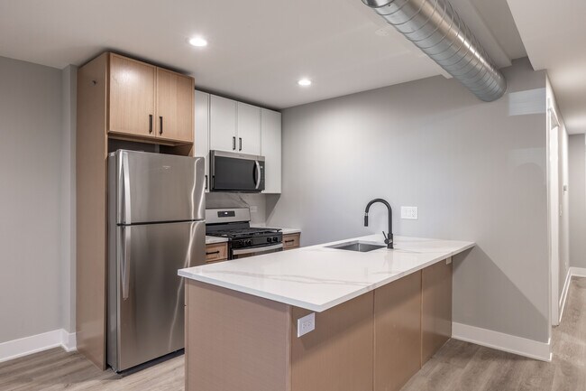 2403 N Kedzie Blvd, Unit G in Chicago, IL - Building Photo - Building Photo
