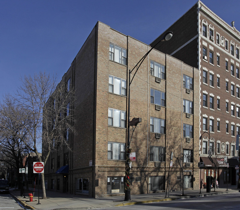 722 W Diversey Pkwy in Chicago, IL - Building Photo