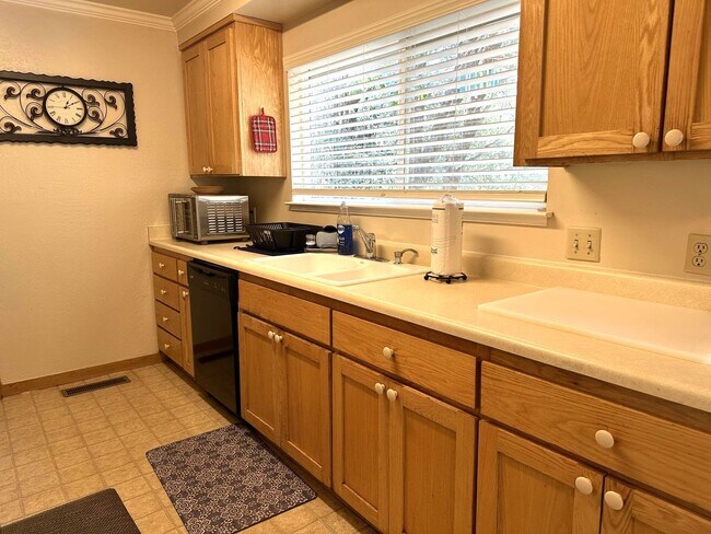 23005 Hawk Ln in Twain Harte, CA - Building Photo - Building Photo