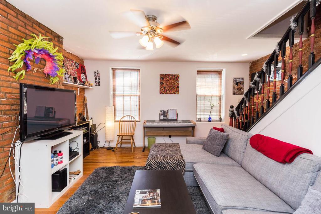 535 E Girard Ave in Philadelphia, PA - Building Photo