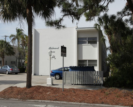 228 Harbor Dr S in Venice, FL - Foto de edificio - Building Photo