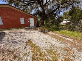 306 Lake Rd in La Marque, TX - Building Photo
