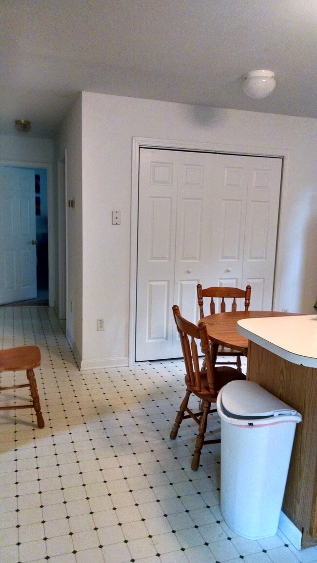 108 Pine St, Unit A in Carrboro, NC - Foto de edificio - Building Photo