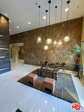 901 Flower St in Los Angeles, CA - Building Photo - Building Photo