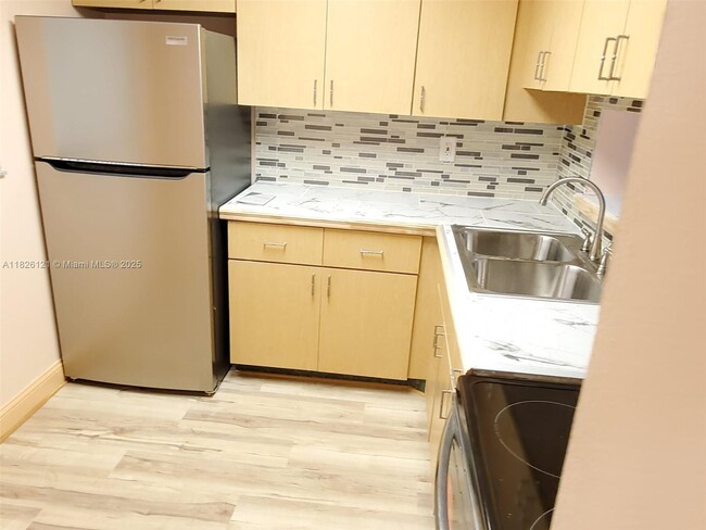 8615 NW 8th St in Miami, FL - Building Photo - Building Photo