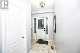 4 Queen Anne Dr in Brampton, ON - Building Photo - Building Photo