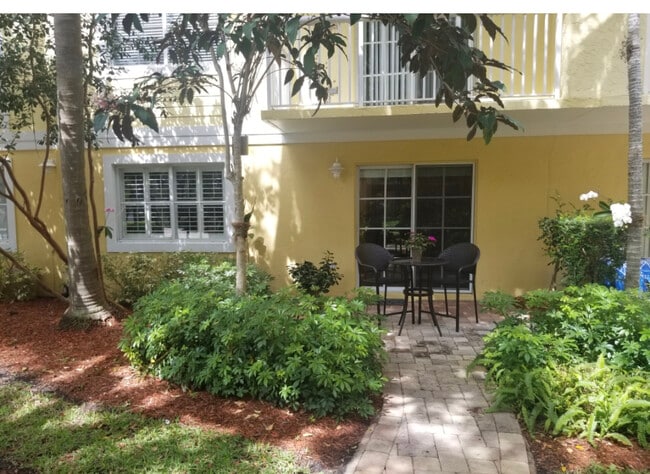 150 NE 15th Ave, Unit 137 in Fort Lauderdale, FL - Building Photo - Building Photo