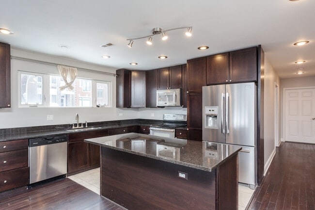 700 N Noble St, Unit Unit 1 in Chicago, IL - Building Photo - Building Photo