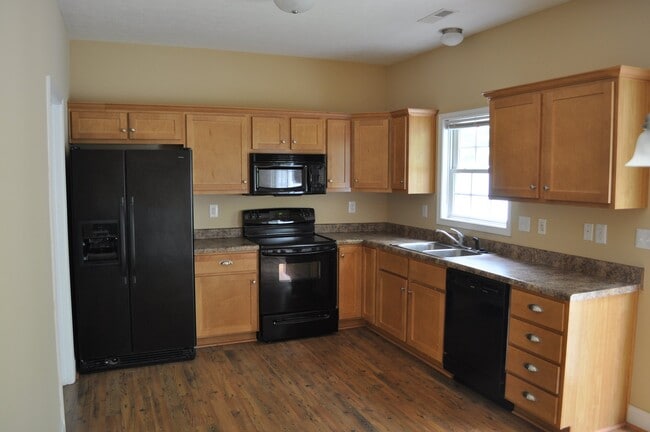 2009 Lakeside Dr