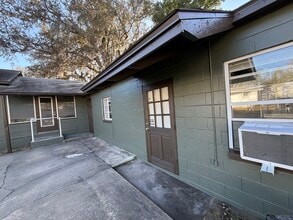 69 E Seminole Ave in Eustis, FL - Foto de edificio - Building Photo