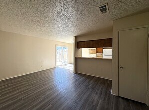1202 Covey Ln, Unit #D in Killeen, TX - Foto de edificio - Building Photo