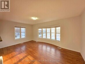 2266 Baronwood Dr in Oakville, ON - Building Photo - Building Photo