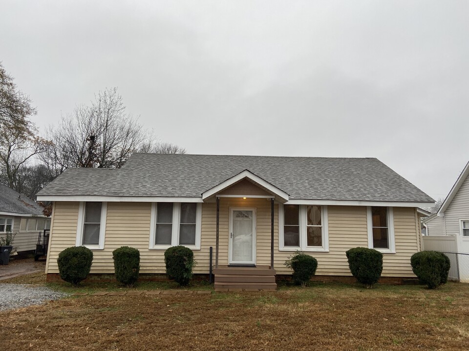 7 Verdun Ave in Greenville, SC - Building Photo