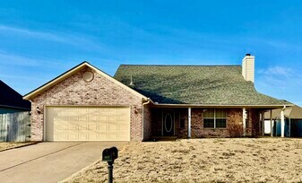 8047 Vintage Trace in Claremore, OK - Building Photo