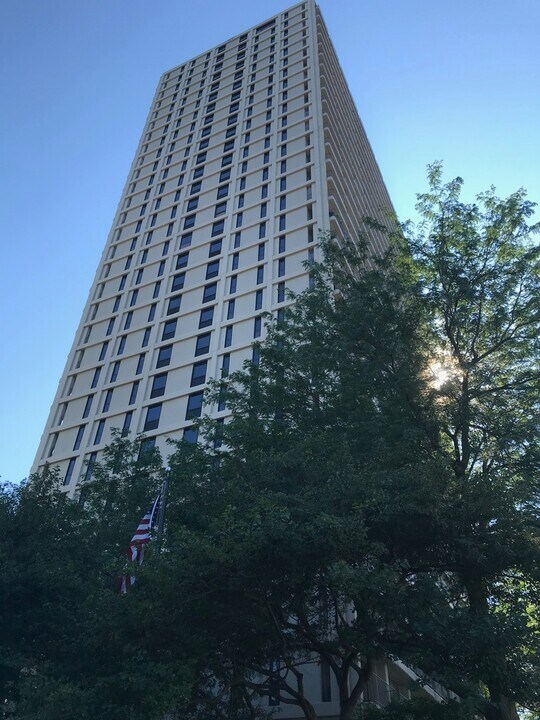 1960 N Lincoln Park W in Chicago, IL - Building Photo