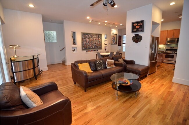 property at 5427 Kansas St