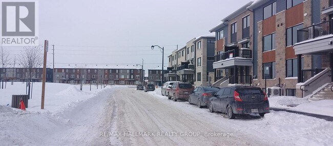 821 Arcadian Private in Ottawa, ON - Building Photo - Building Photo