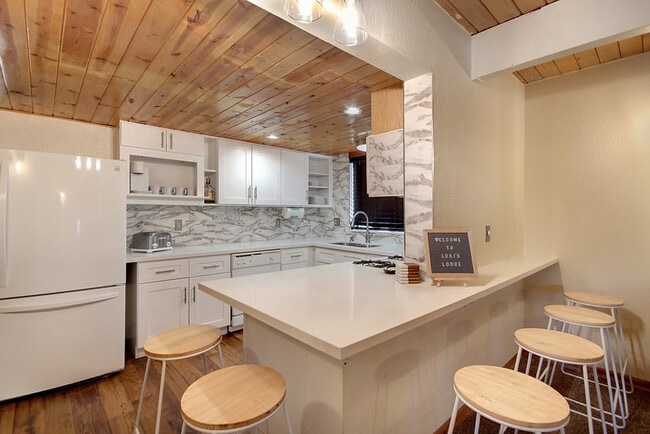 836 E Mountain View Blvd in Big Bear, CA - Building Photo - Building Photo