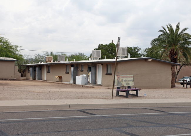 2639 W Ruthrauff Rd in Tucson, AZ - Foto de edificio - Building Photo