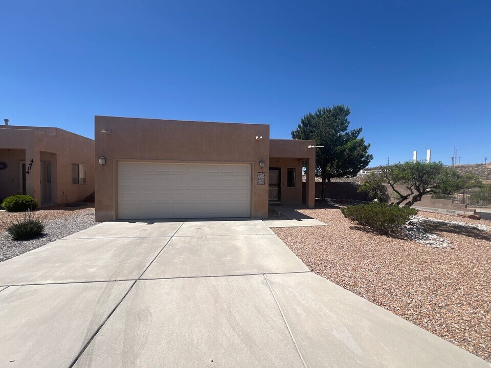 4400 Desert Chicory Ct SE in Rio Rancho, NM - Building Photo