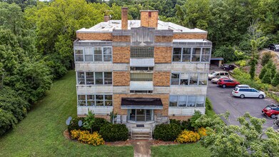 4028 Ledgewood Dr in Cincinnati, OH - Building Photo - Building Photo