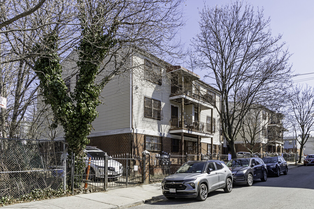 785 E 160th St in Bronx, NY - Building Photo