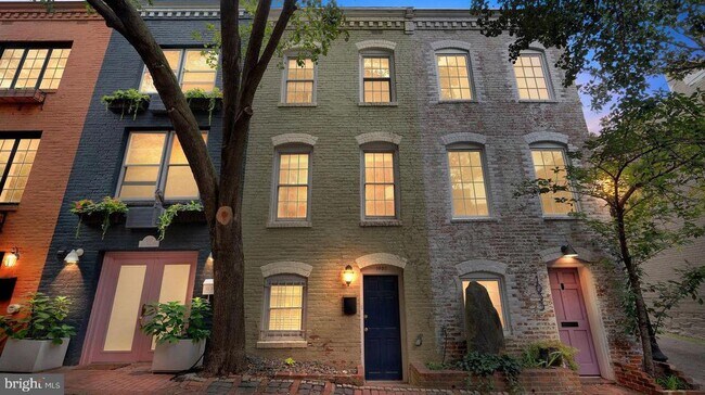 property at 1035 Cecil Pl NW